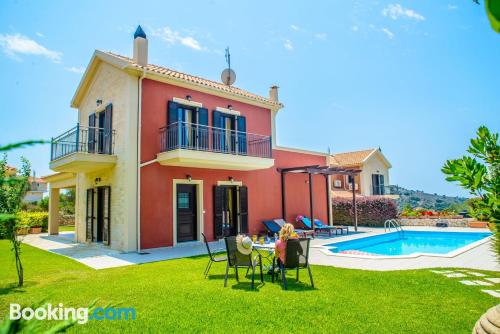 Apartamento com Internet. Terraço e piscina