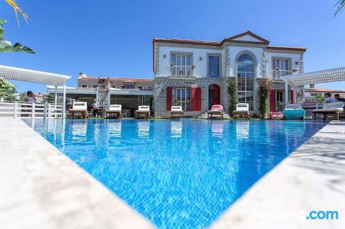 Appartement avec piscine. À Alacati