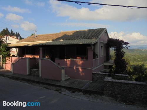 Apartamento con terraza en zona inmejorable de Magouládes.