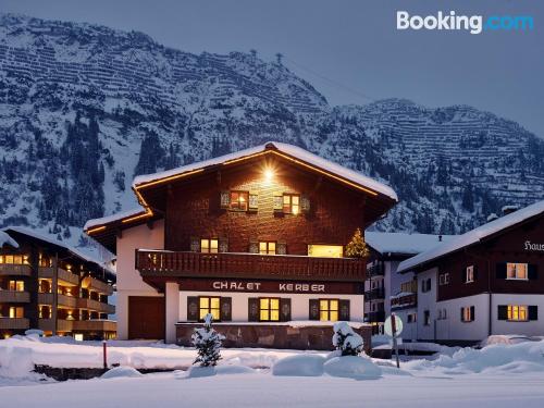 Appartement met verwarming en Wifi. Lech am Arlberg vanuit uw raam!