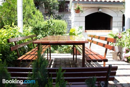 Ferienwohnung mit terrasse. Ideal für zwei personen.