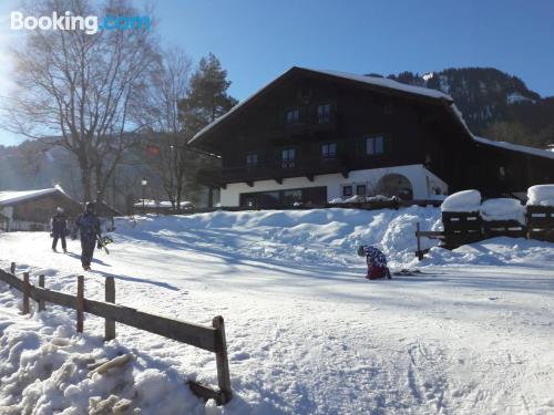 Goed gelegen Kitzbühel appartement. Terras!