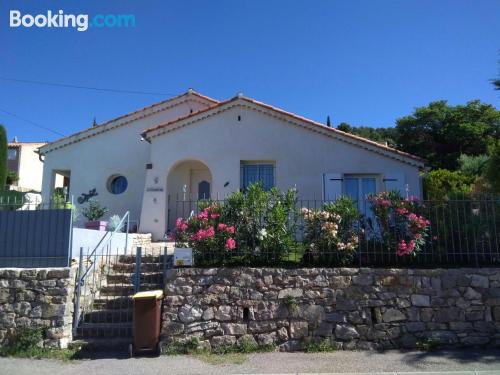 Apartamento em Draguignan. Terraço e piscina.