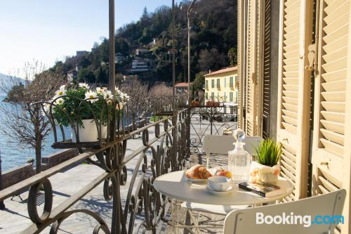 Apartamento com terraço. Perto de todas as atrações!