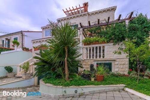 Apartamento con vistas con aire acondicionado.