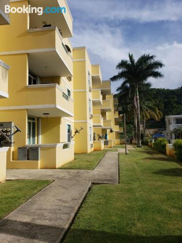 Apartamento de dois quartos em Isabela. Terraço e piscina.