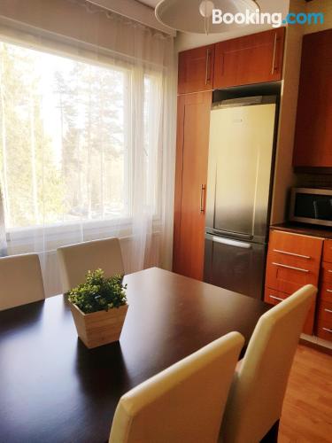 Ample appartement à Kuopio. Parfait pour les groupes.