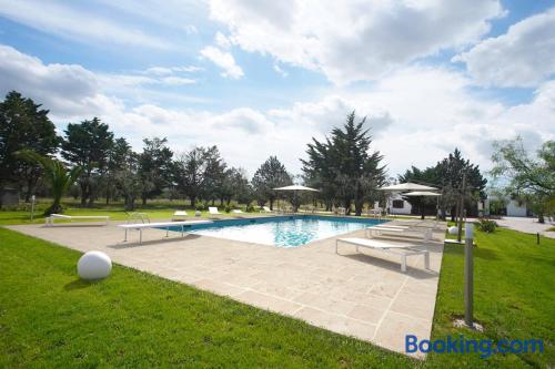 Appartamento con piscina. Sanarica è in attesa!.