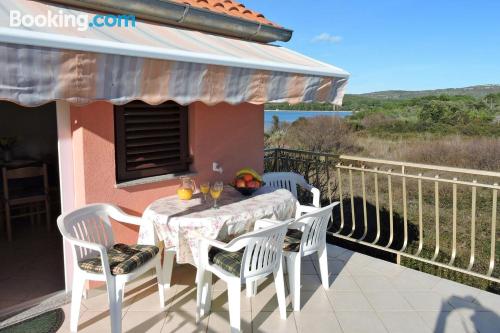 Apartamento com terraço em Veli Rat