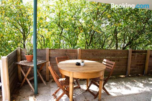 Cómodo apartamento ¡con terraza!.