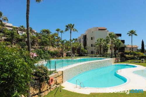 Appartement in Estepona. Terras en zwembad.