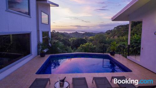 Appartement à Manuel Antonio. Idéal pour 5 ou plus.