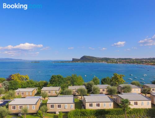 Appartement met twee slaapkamers in San Felice del Benaco. Centraal!