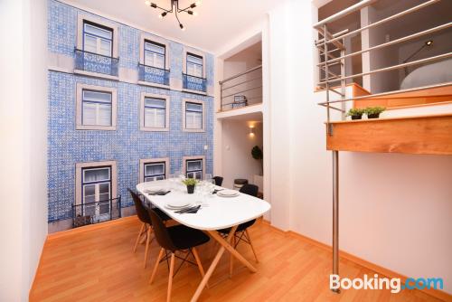 Amplo apartamento com 2 dormitórios em Lisboa