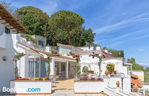 Appartamento con piscina. Terrazza e Wifi