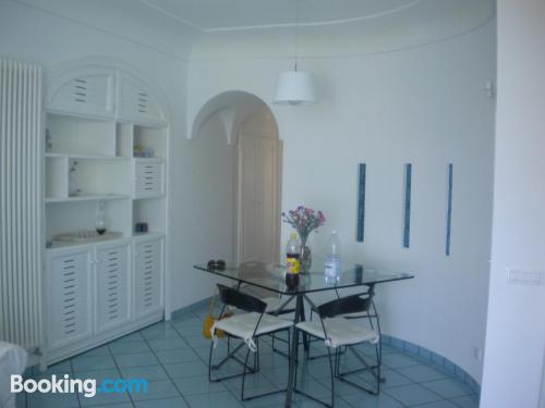 Apartamento com berço em Ischia.