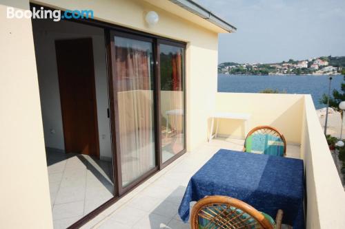 Appartement de 42m2 à Nečujam. Terrasse!.