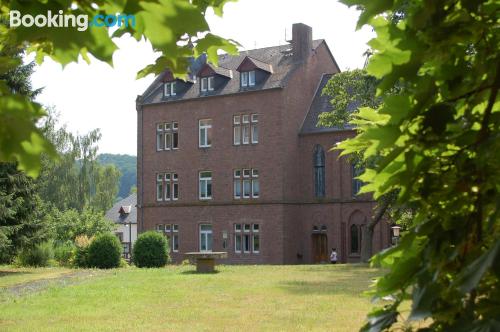 Ferienwohnung mit Kinderbett. Heizung und Internet