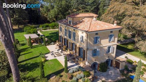 Appartement avec piscine. À Capranica.