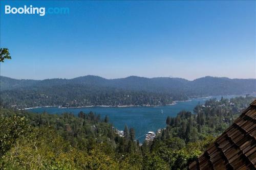 Enorme appartamento perfetto per 5 o più, a Lake Arrowhead