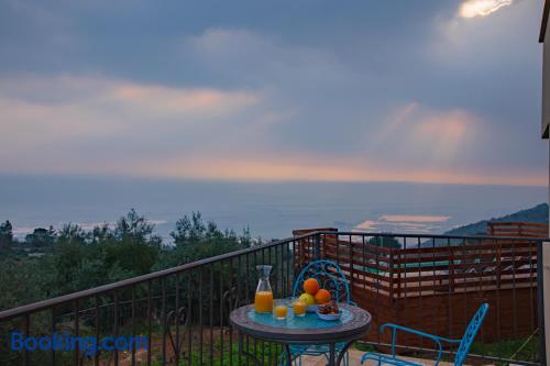 Petit appartement à Ramot Naftali. Terrasse!