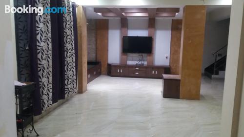 Práctico apartamento en Navi Mumbai. ¡Perfecto dos personas!