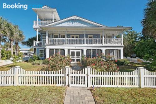 Buena ubicación con aire acondicionado en Seagrove Beach con piscina.