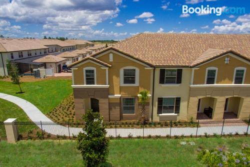 Apartamento en Kissimmee con piscina.