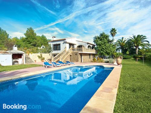 Appartamento con piscina. Benitachell ai vostri piedi!