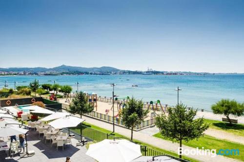 Appartement avec piscine. Terrasse et Internet!