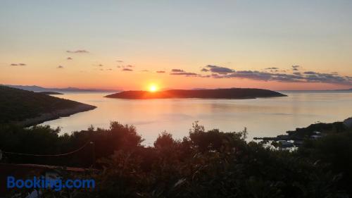 Praktische apt in Vis. Terrasse!.