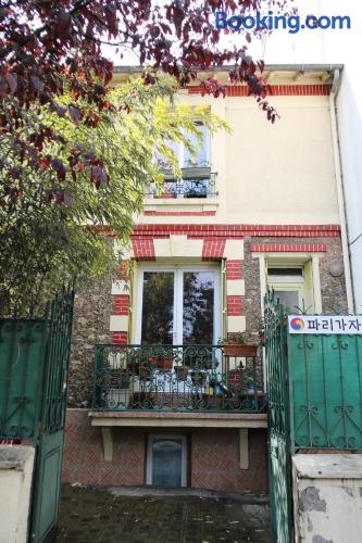 Downtown in Maisons-Alfort with internet