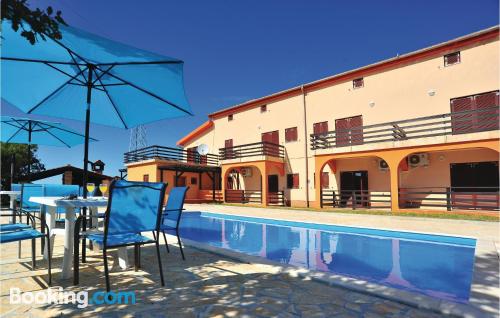 Apartamento com piscina em Bilice