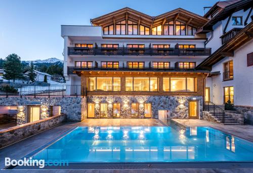 Buena ubicación con piscina en Pettneu Am Arlberg, conexión a internet y terraza