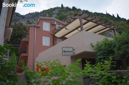 Apartamento de 38m2 em Kotor. Terraço!