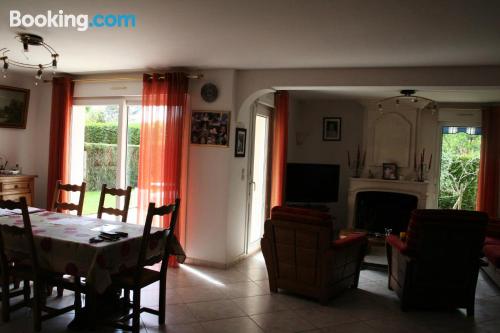 Pequeno apartamento em Courseulles-sur-Mer. Ideal para grupos