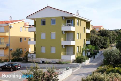 Aconchegante apartamento de un dormitório em Petrcane.