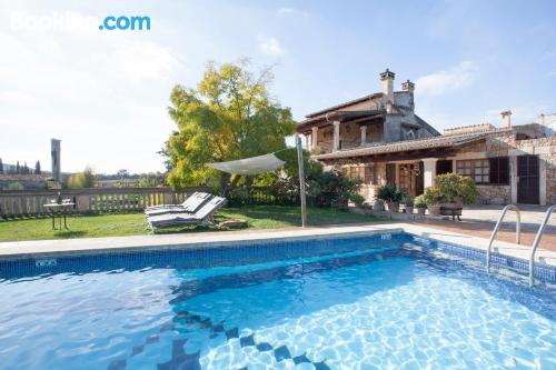 Apartamento em Maria de la Salut. Terraço e piscina