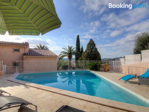 Apartment with terrace. Bormes-les-Mimosas is waiting!