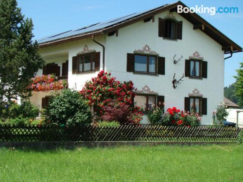 Ferienwohnung mit Terrasse. In Samerberg