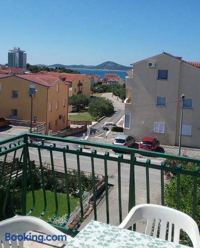 Appartement avec terrasse. Vodice à vos pieds!