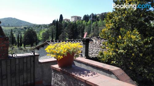 Apartamento com terraço e Internet em Radda In Chianti