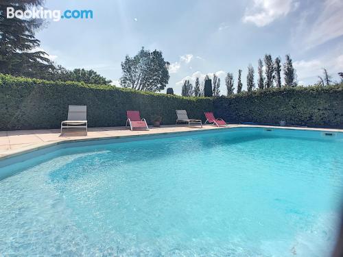 Adequado para cães. Terraço e piscina