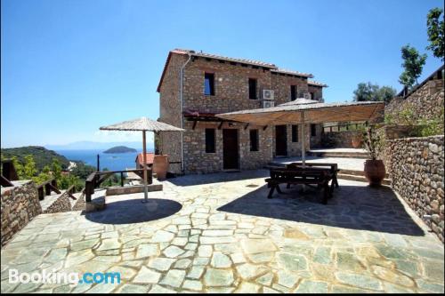 Appartement avec terrasse. Iraklitsa à vos pieds!