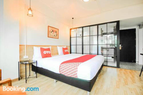 Cuco apartamento dos personas en Bangkok.