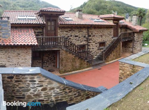 Grand appartement à Pola de Allande. Terrasse!