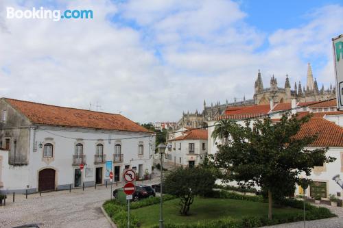 Batalha, près de toutes les attractions. Animaux acceptés