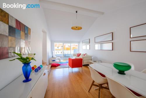 Apartamento com terraço e Internet, ideal para famílias