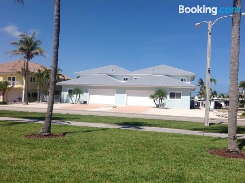 Grandioso apartamento en Key Colony Beach con terraza