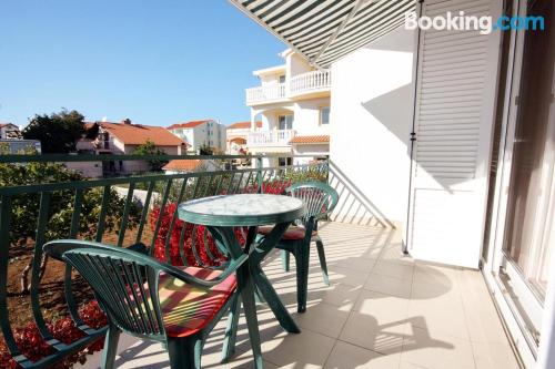 Praktische ferienwohnung in Vodice. Balkon!.